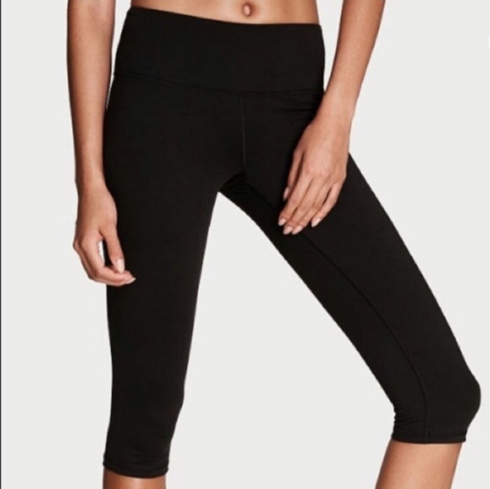 KNOCKOUT BY VICTORIA'S SECRET Black Crop Leggings Size Medium